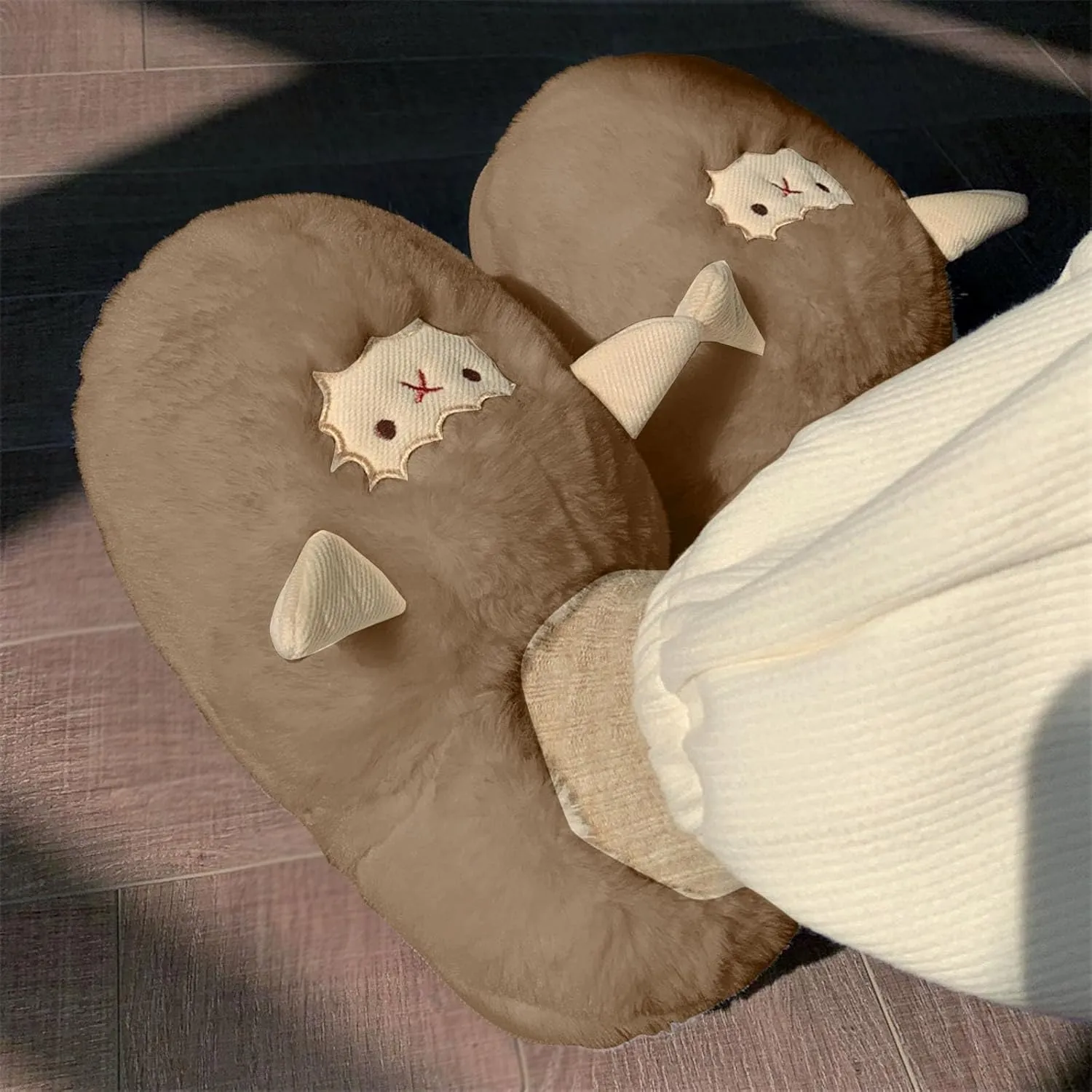 Women's Plush Slippers Cute Cartoon Sheep Shaped Slippers Winter Warm All Inclusive Slippers Flat Soled Women's Shoes
