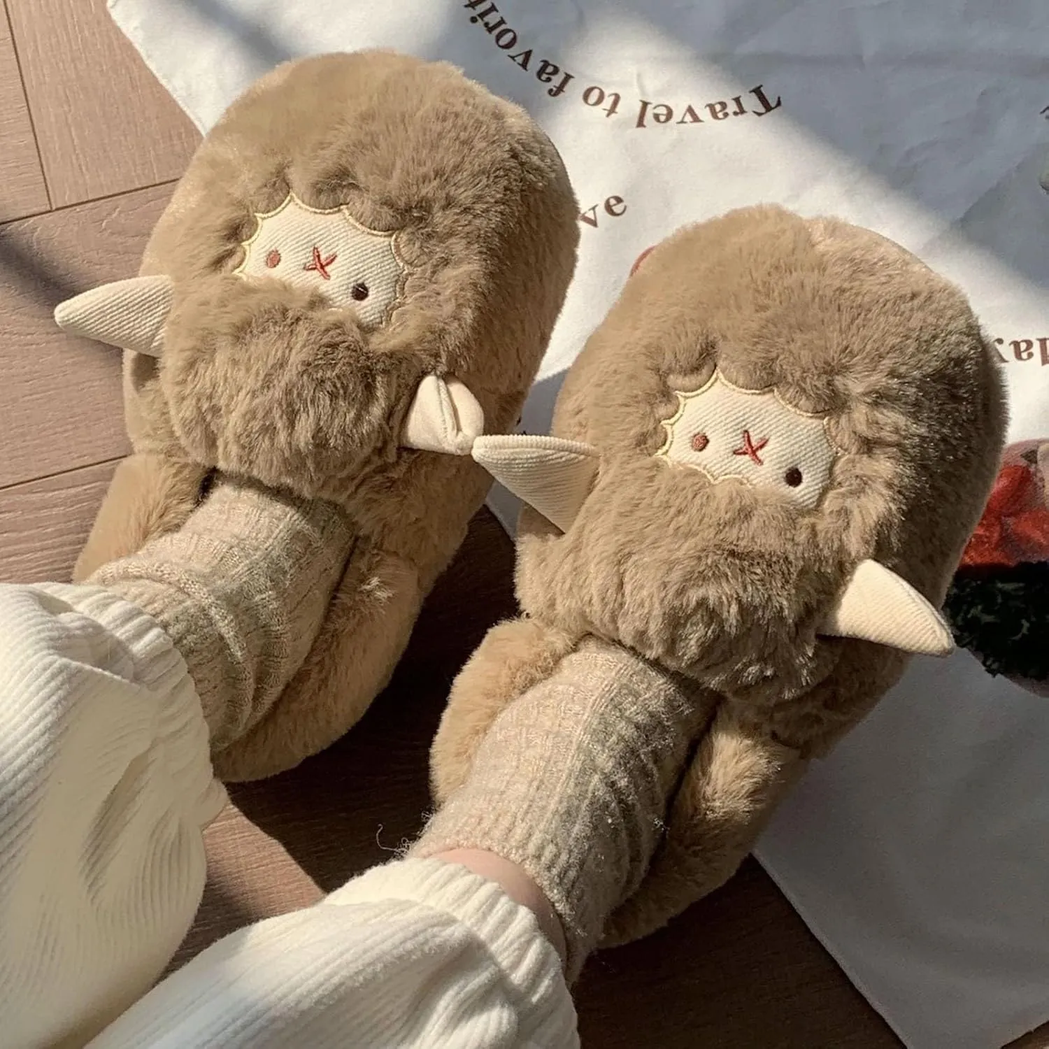 Women's Plush Slippers Cute Cartoon Sheep Shaped Slippers Winter Warm All Inclusive Slippers Flat Soled Women's Shoes